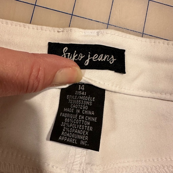 Suko stretch denim shorts with appliqué - Picture 4 of 5